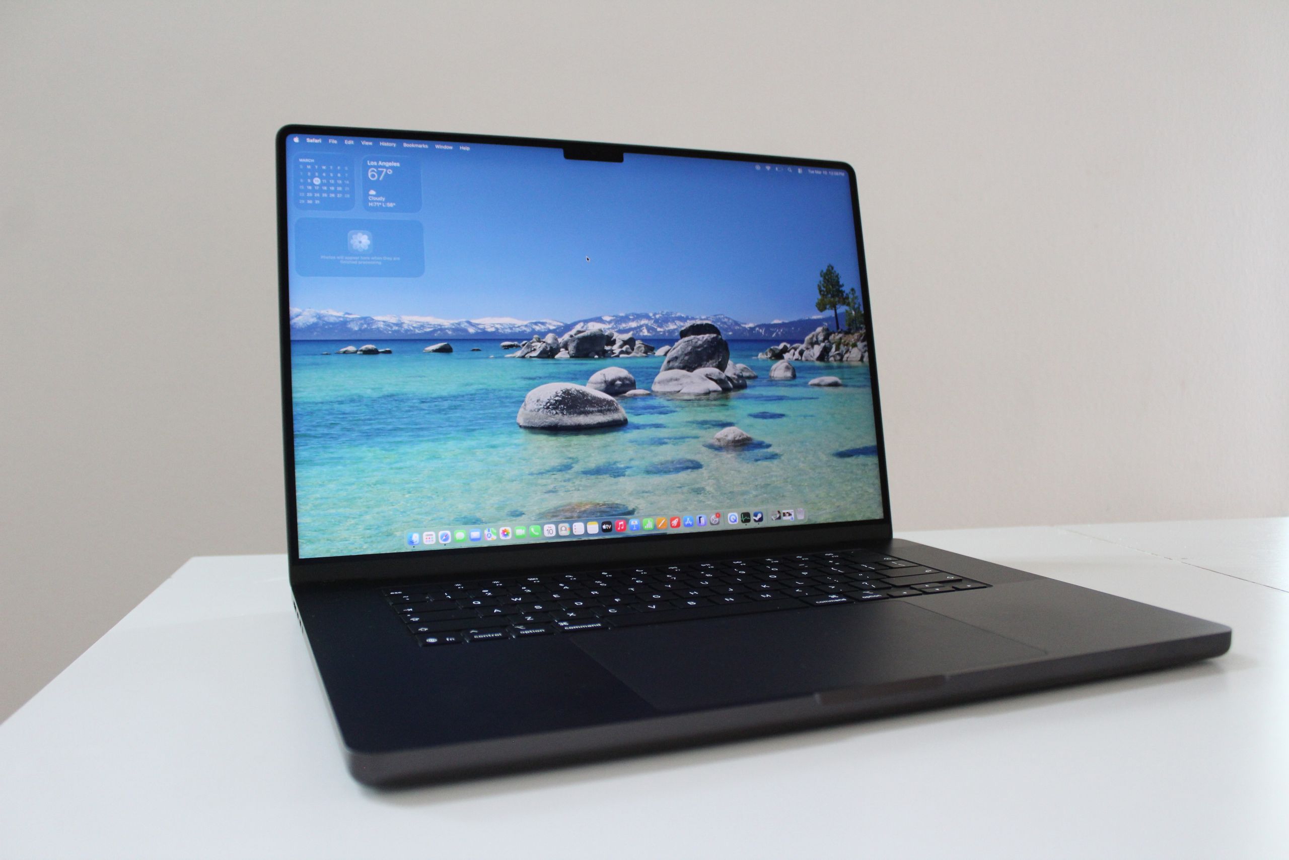 MacBook PRO 16 Chip M5 MAX GPU dedicada MGE94E A — MacBook PRO 16" Chip M5 MAX (MGE94E/A) workstation empresarial